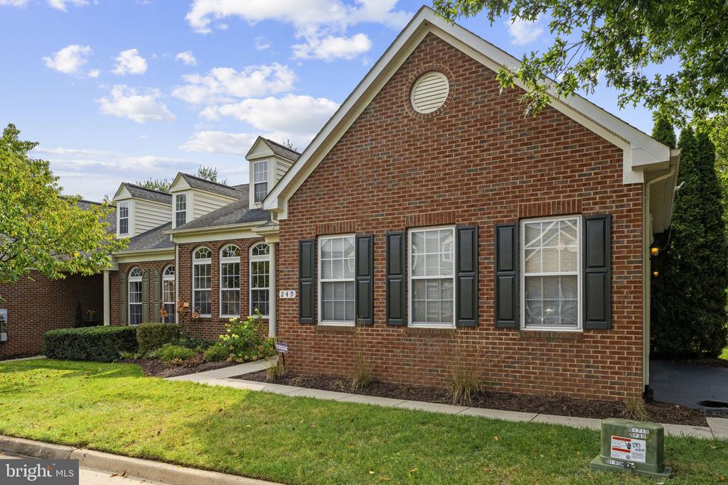 249 SAPPHIRE COURT