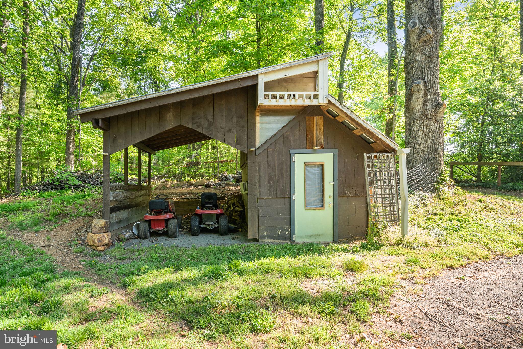 570 COURTHOUSE MOUNTAIN