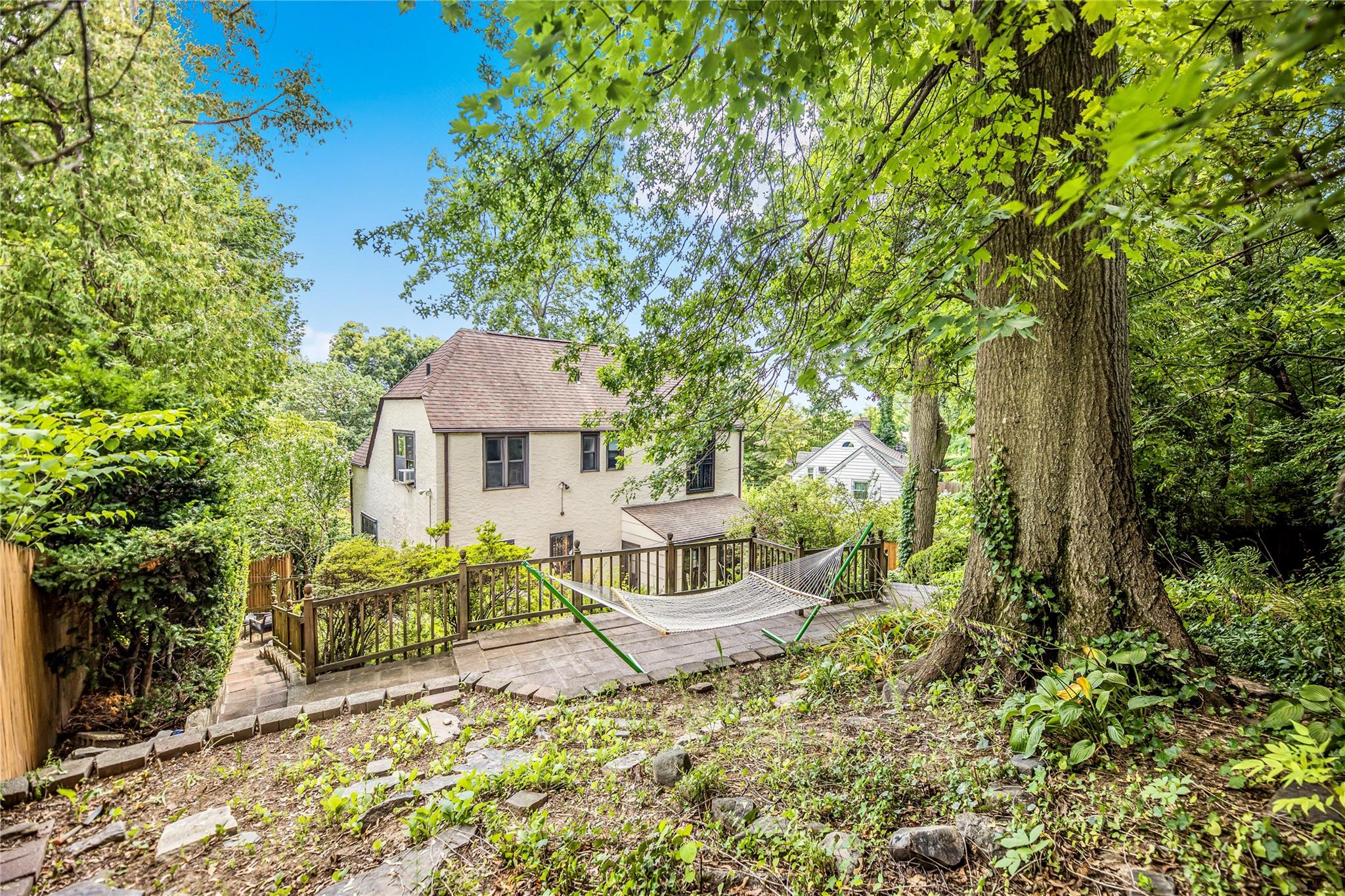 25 Cliffside Drive