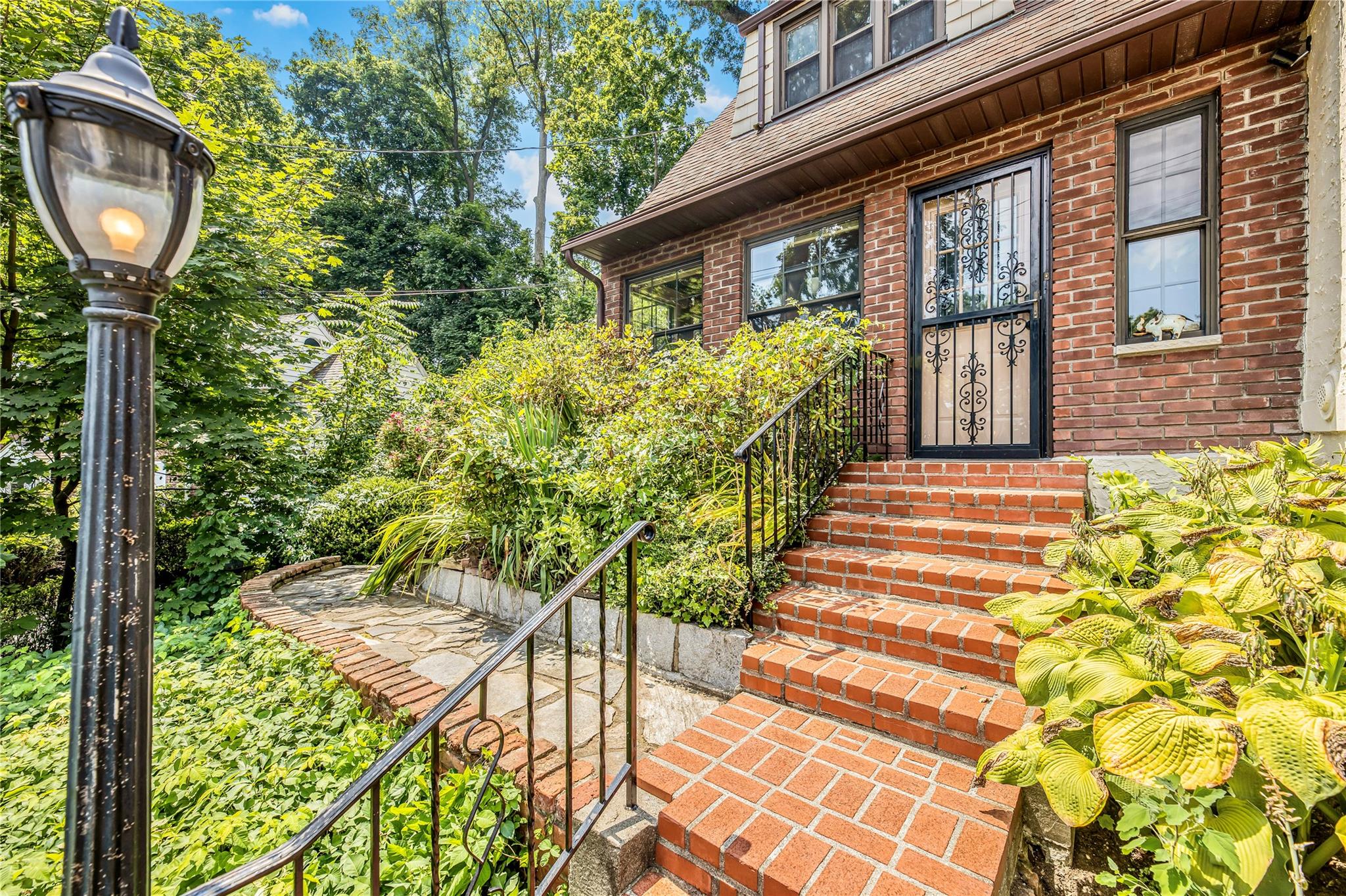 25 Cliffside Drive