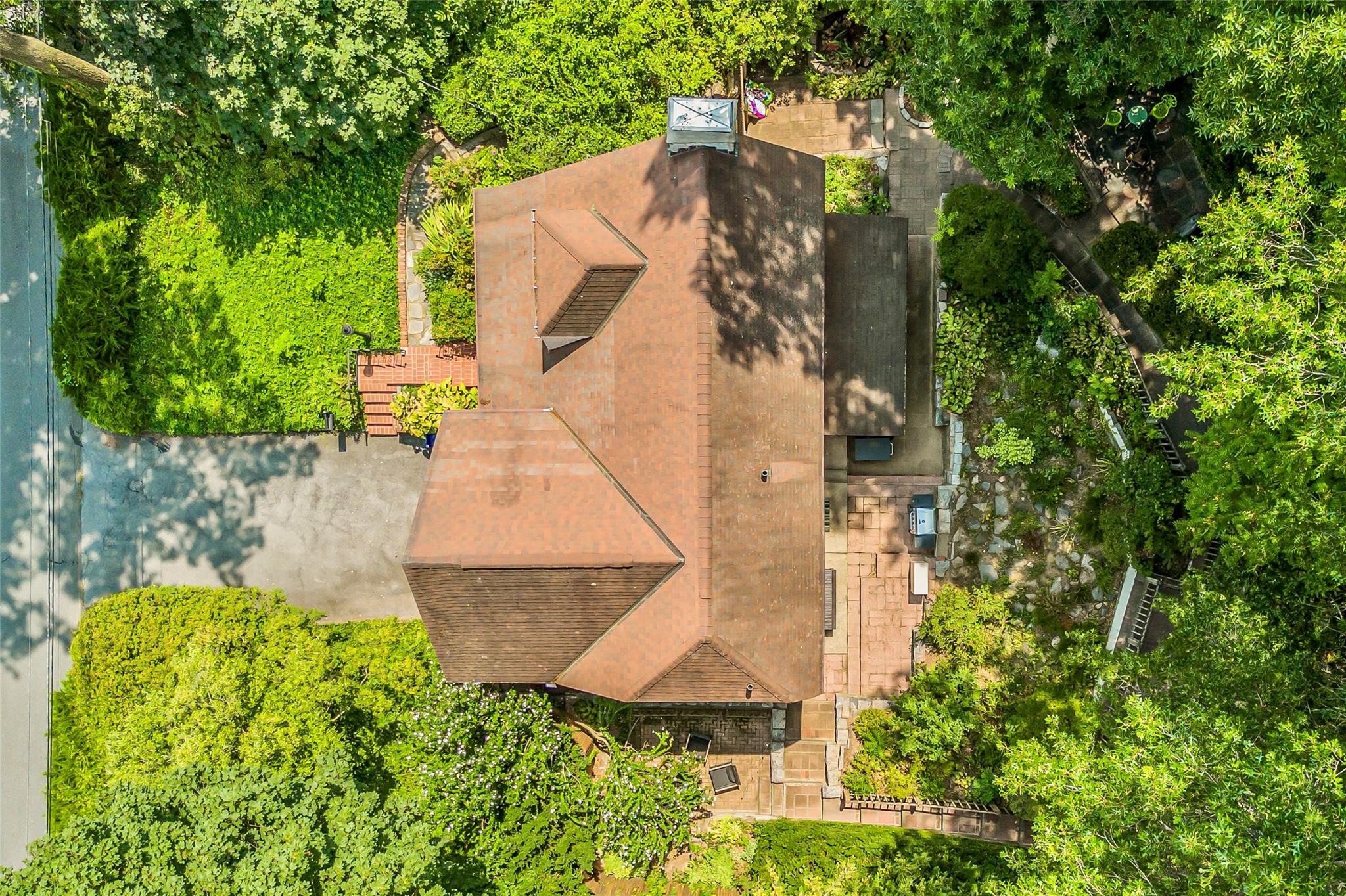 25 Cliffside Drive