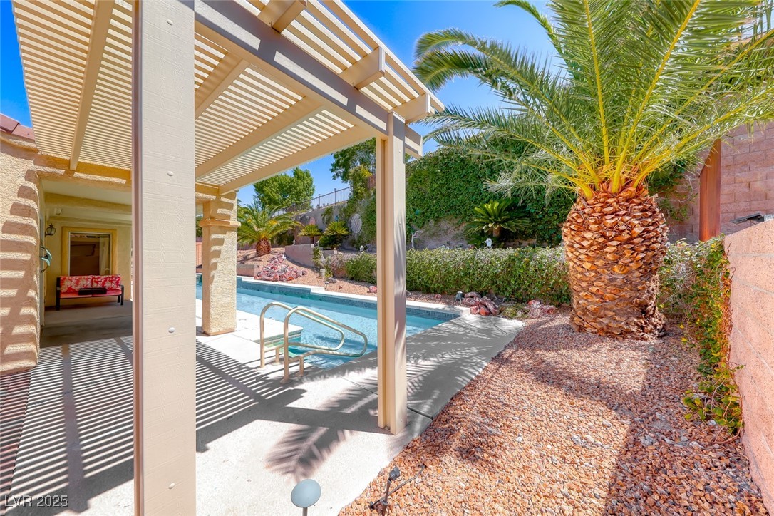 1862 Redwood Valley Street