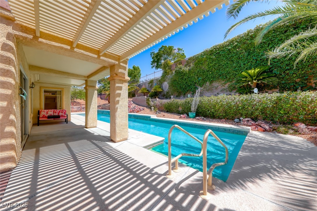 1862 Redwood Valley Street