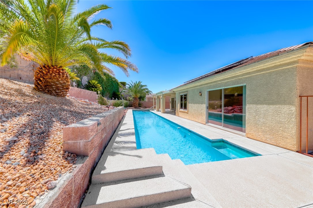 1862 Redwood Valley Street