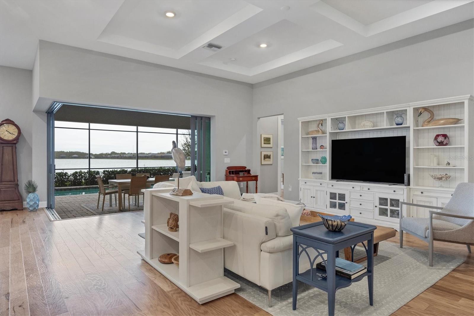 8016 GRANDE SHORES DR