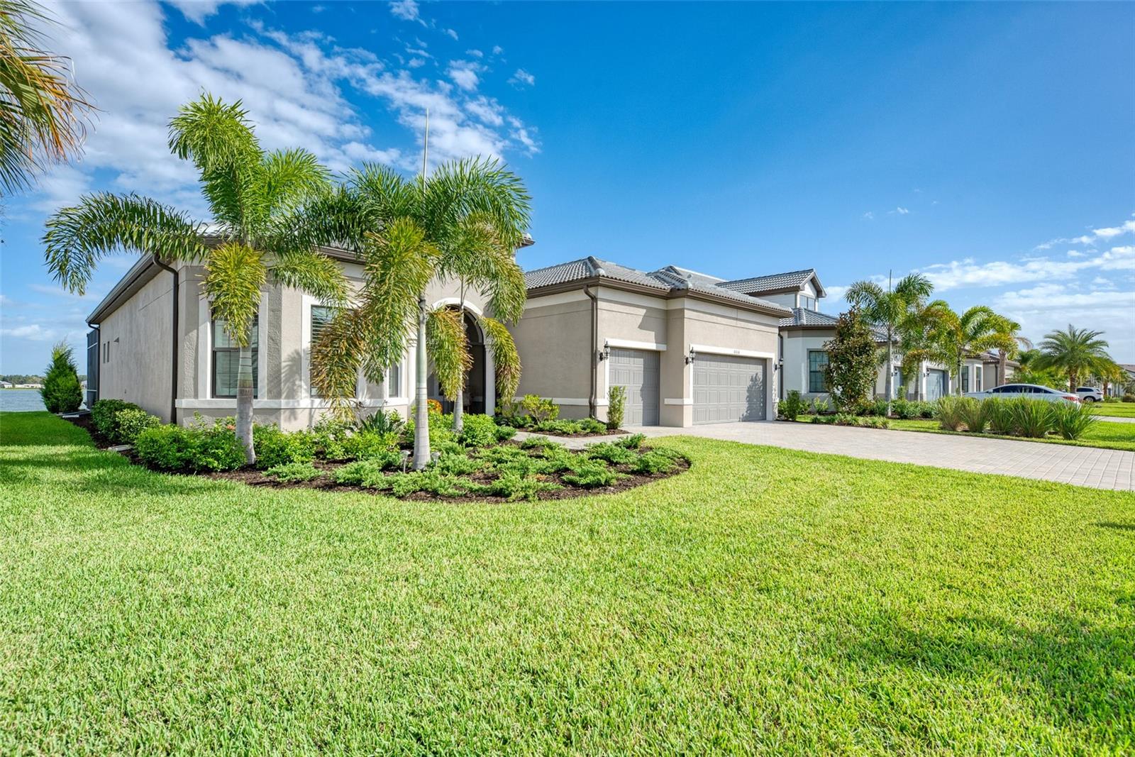 8016 GRANDE SHORES DR