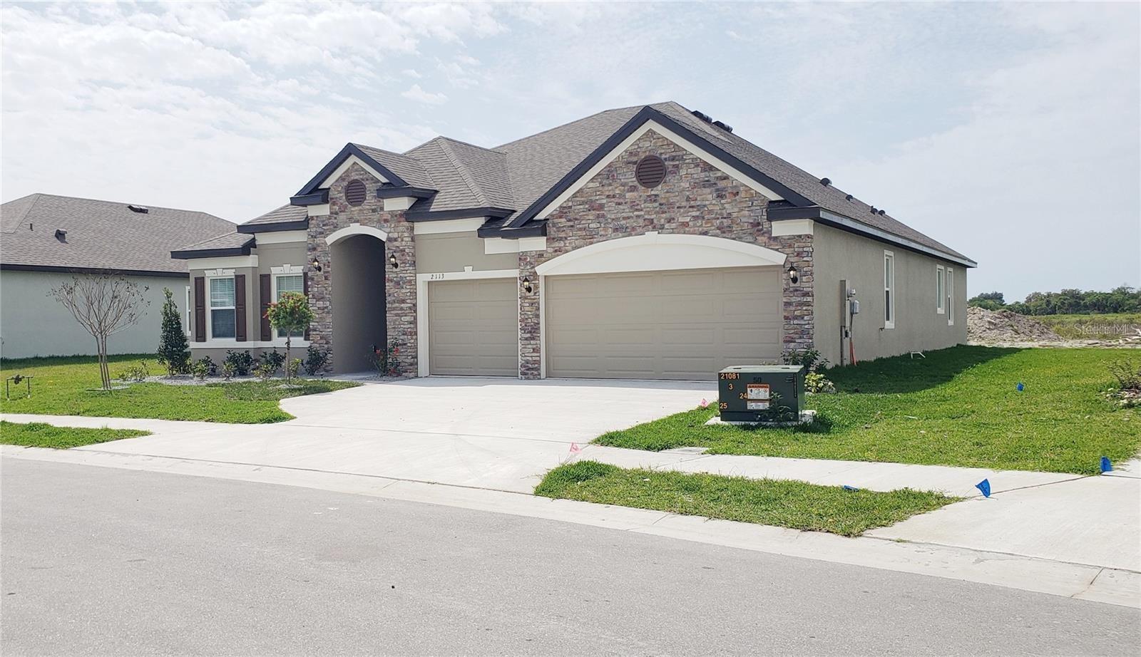 2113 CITRUS BREEZE DR