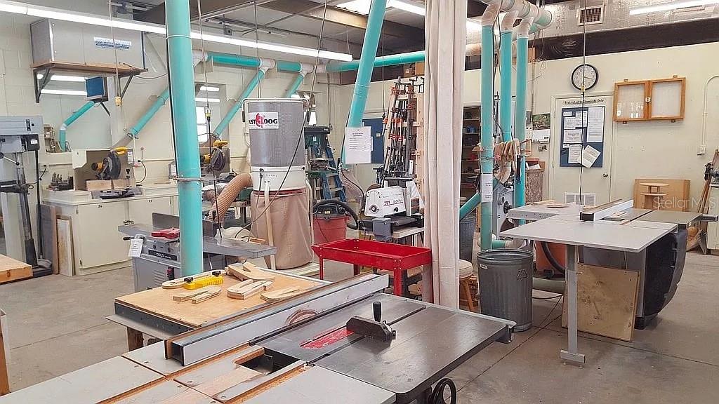 2216 PENNSYLVANIA AVE