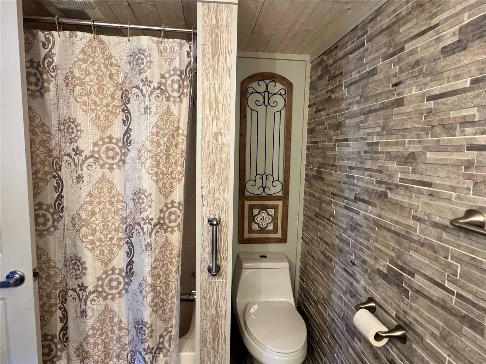 2216 PENNSYLVANIA AVE