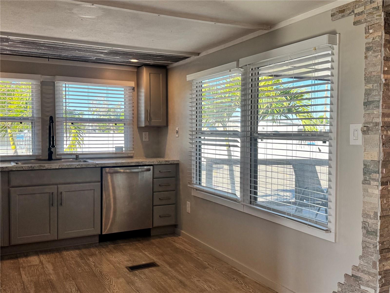 2216 PENNSYLVANIA AVE