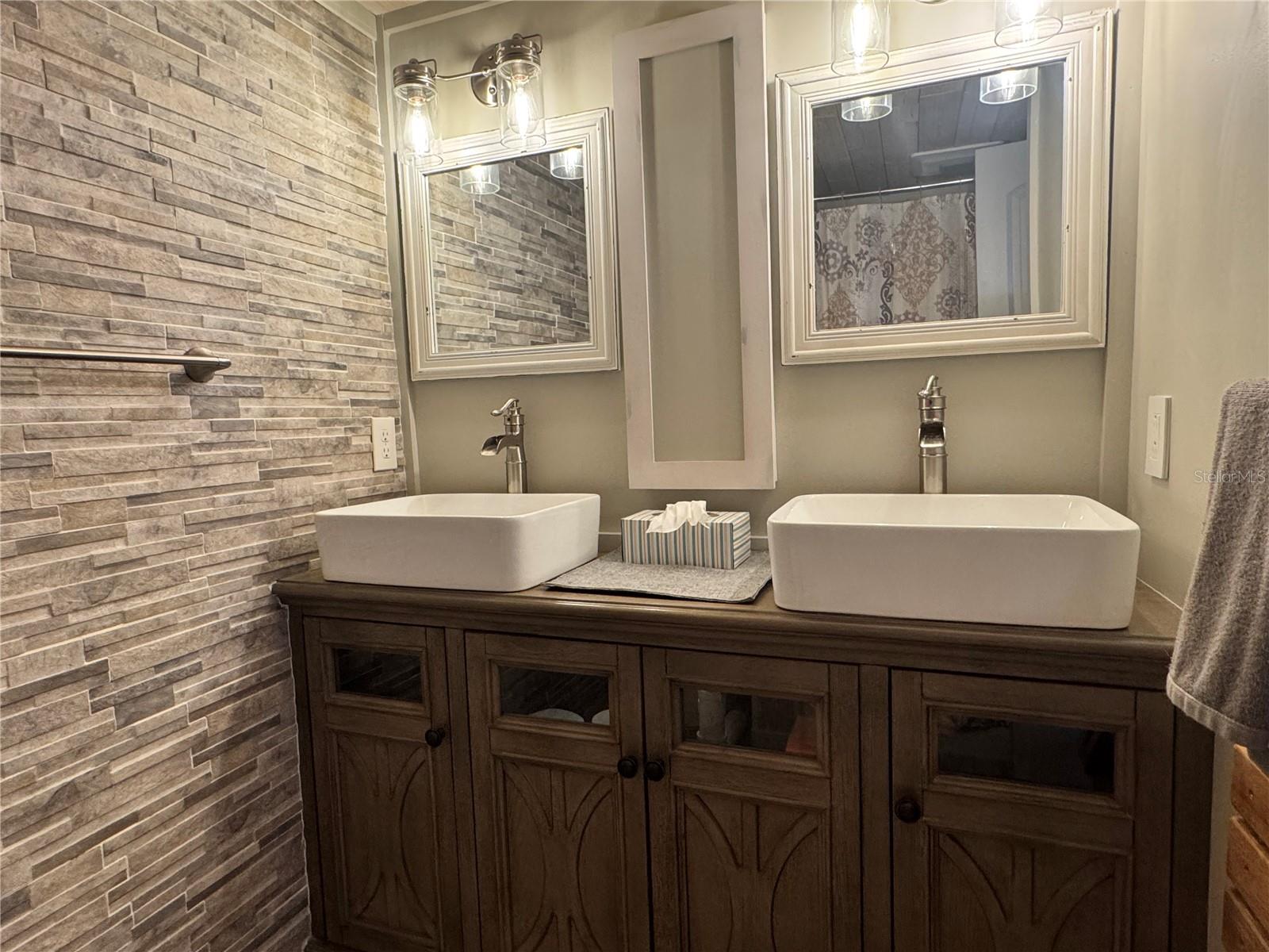 2216 PENNSYLVANIA AVE