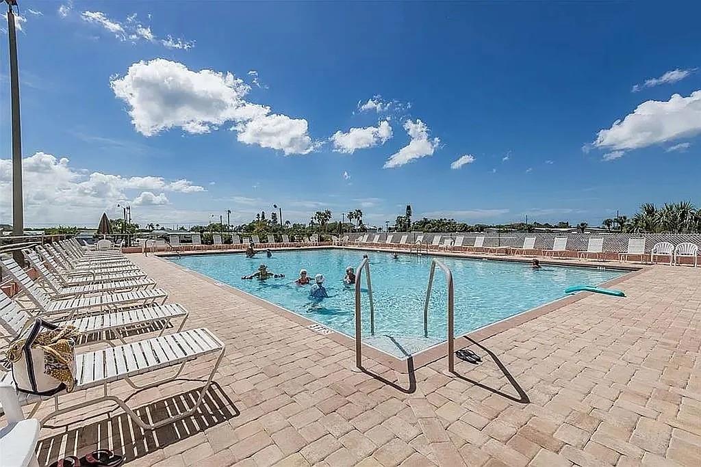 2216 PENNSYLVANIA AVE