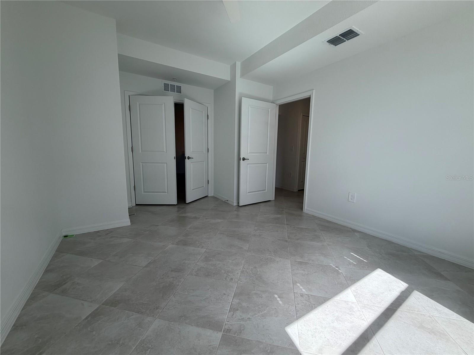 19015 SCALLOP LOOP #101