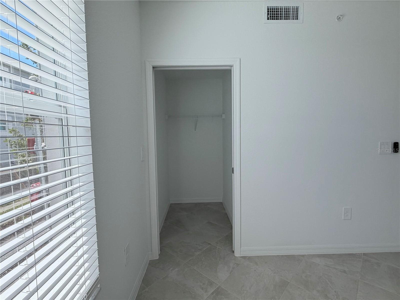 19015 SCALLOP LOOP #101