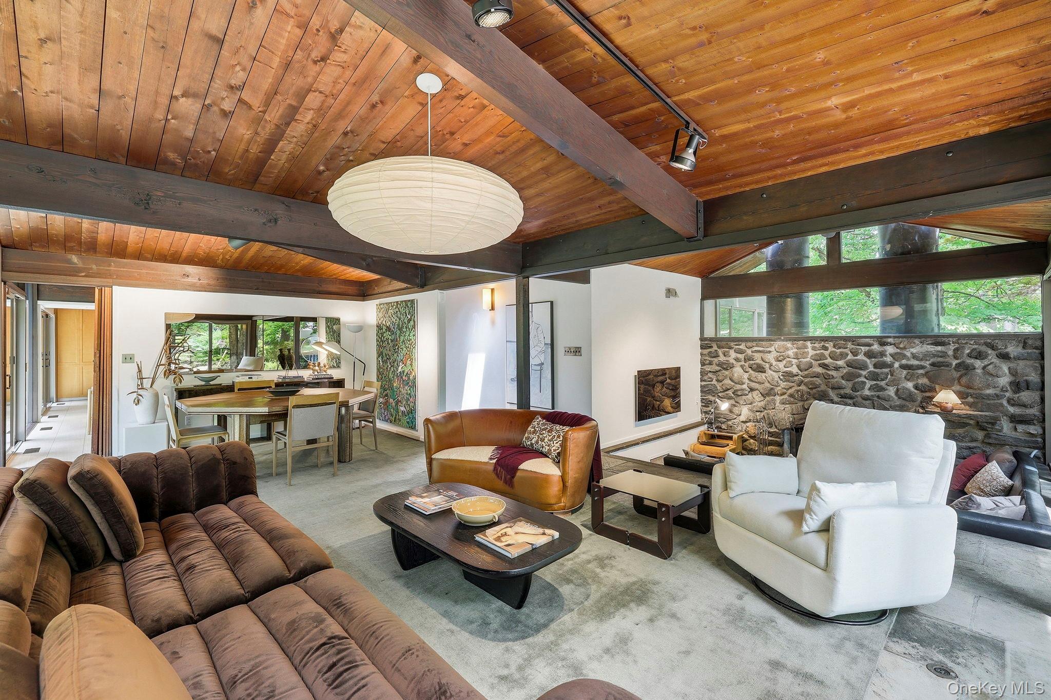 670 Long Hill Road W