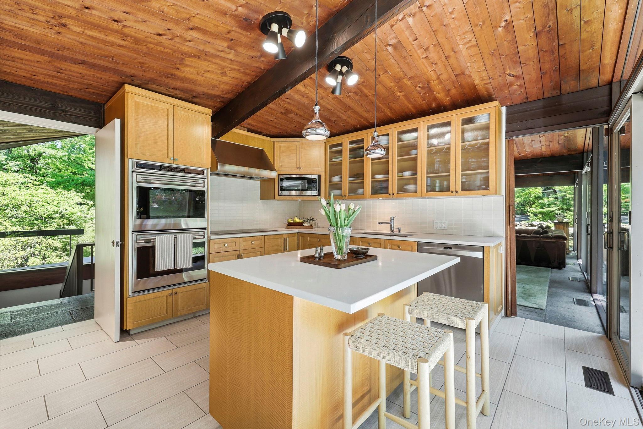 670 Long Hill Road W