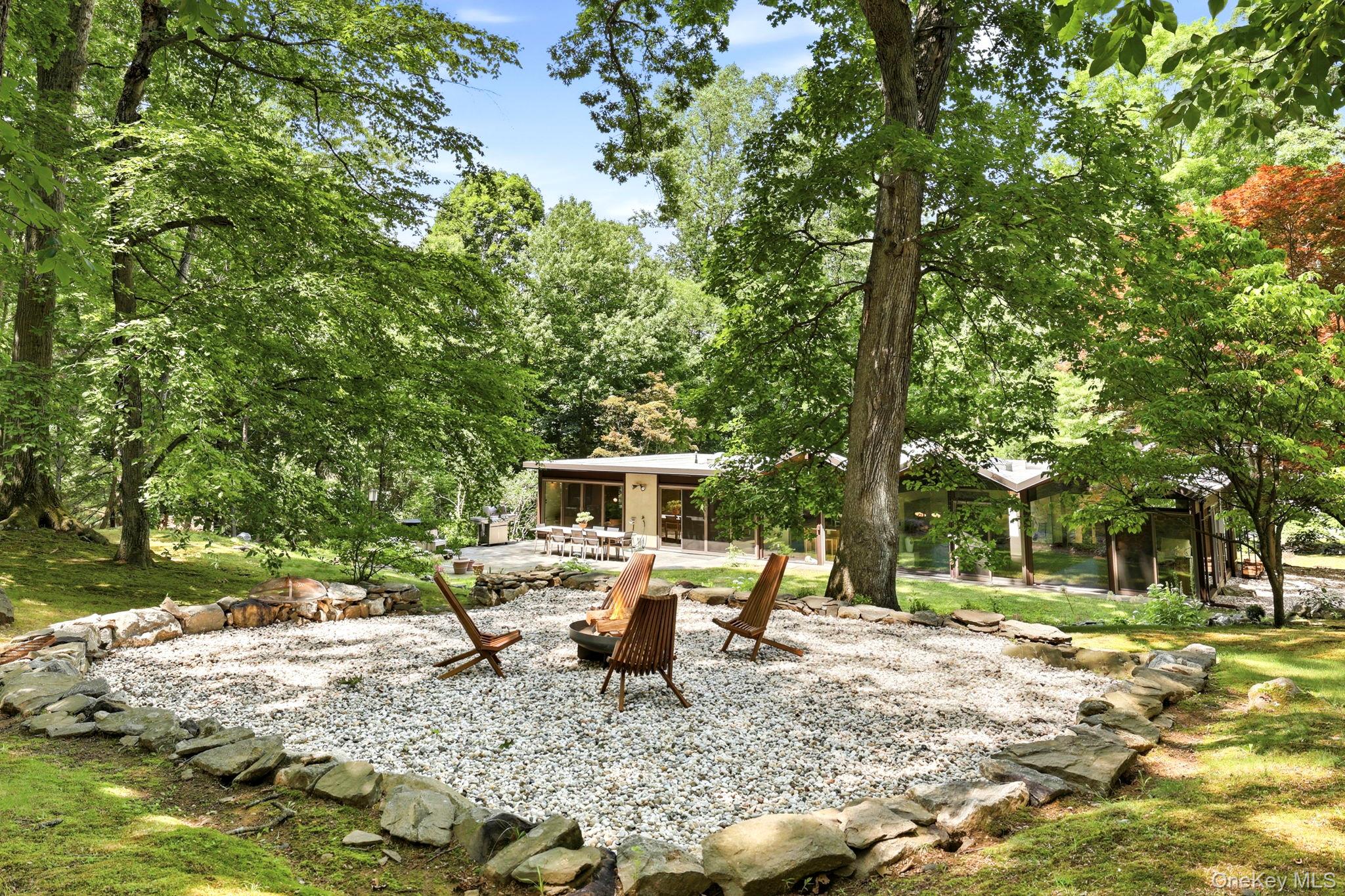 670 Long Hill Road W