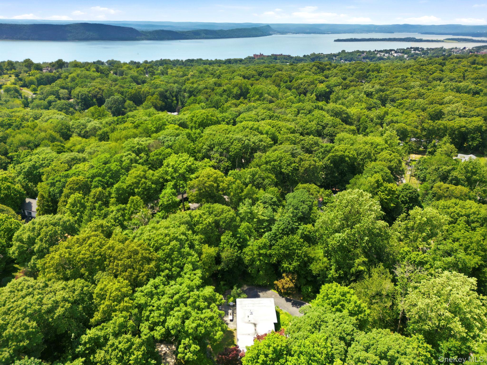 670 Long Hill Road W