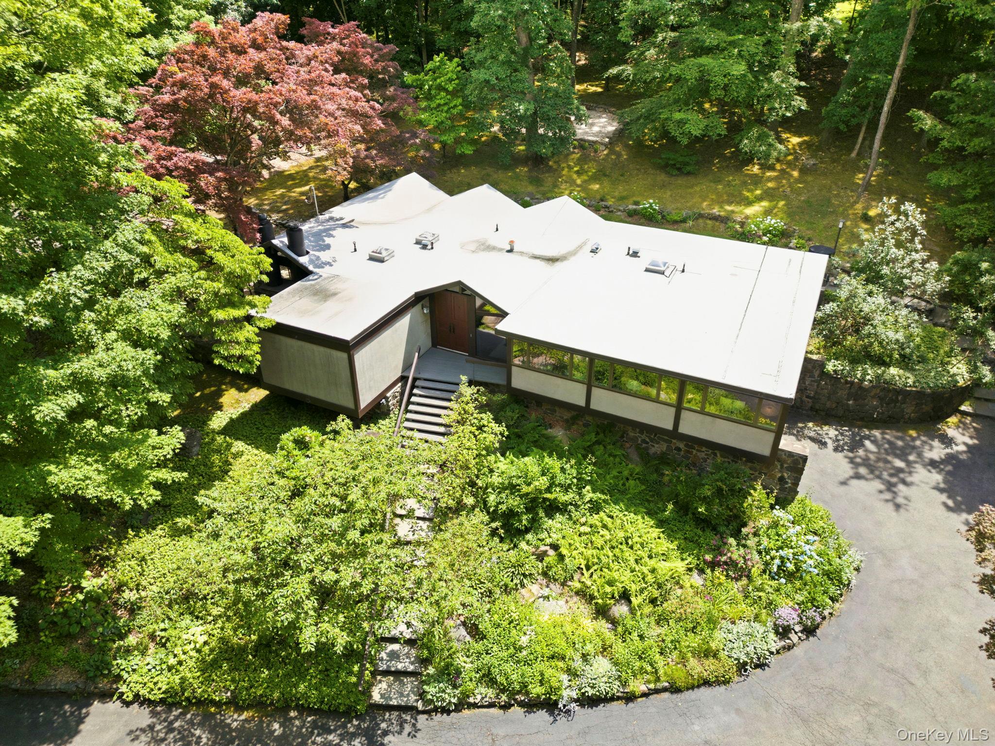 670 Long Hill Road W