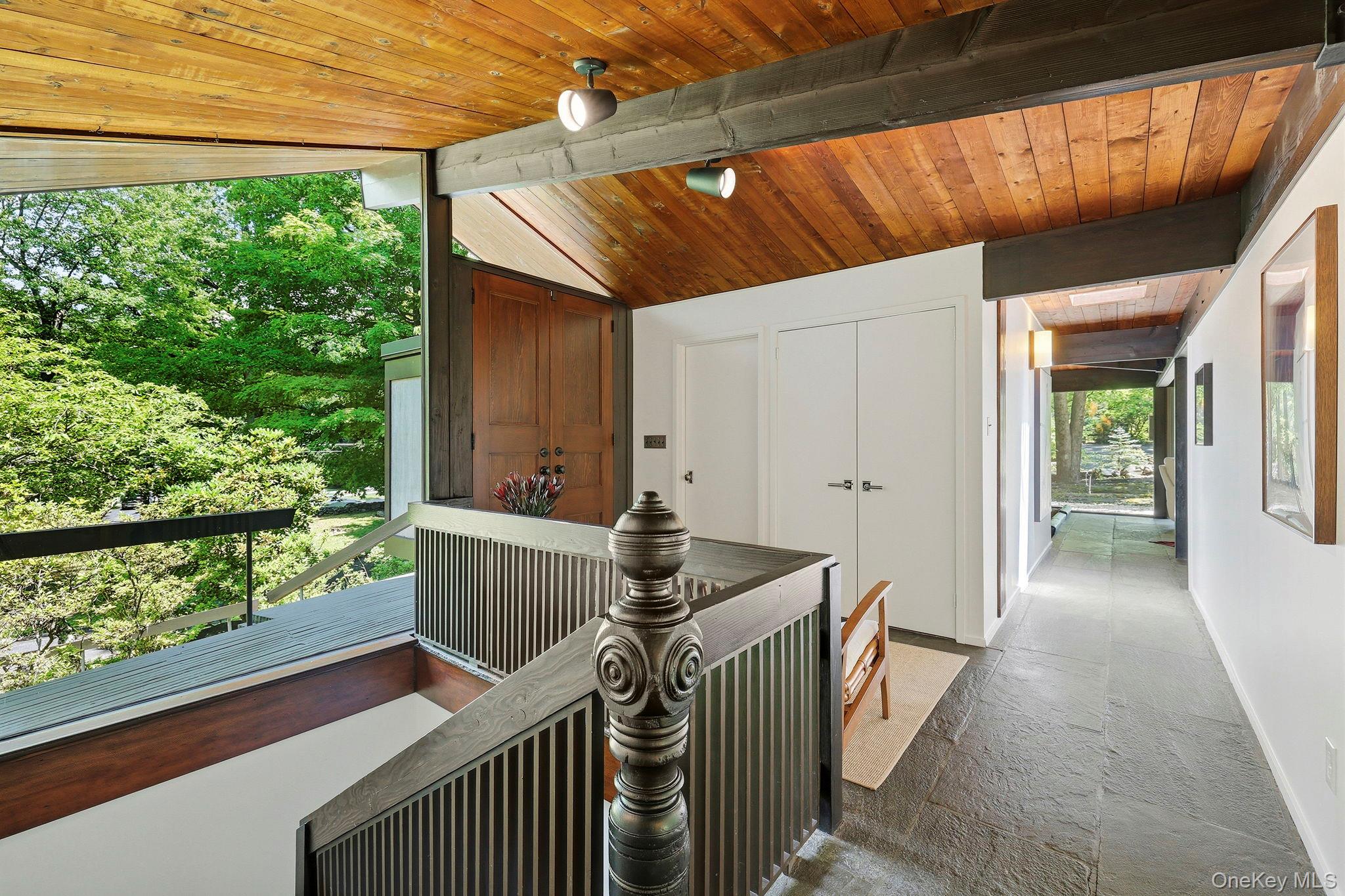 670 Long Hill Road W