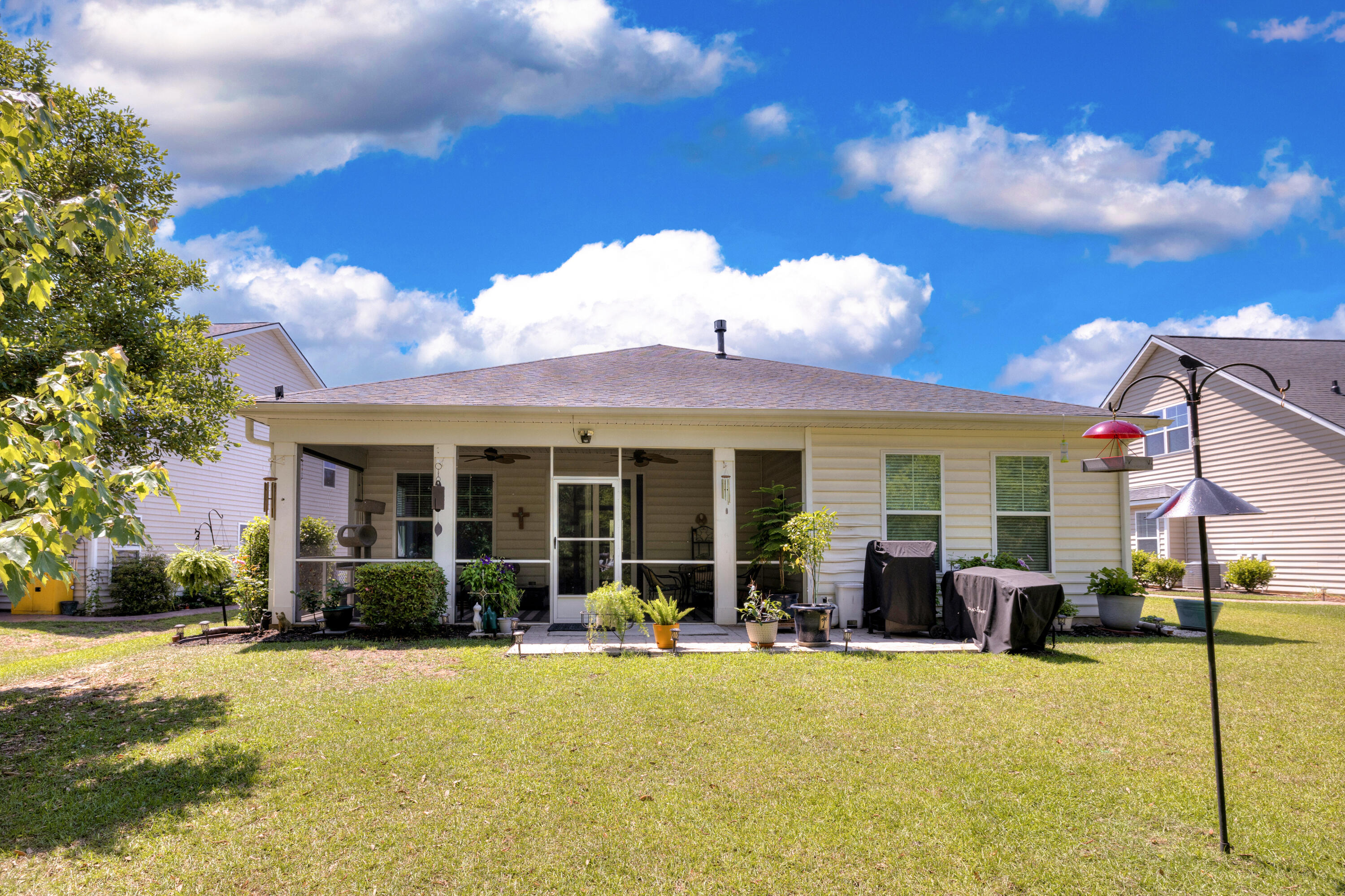 2412 Hummingbird Lane