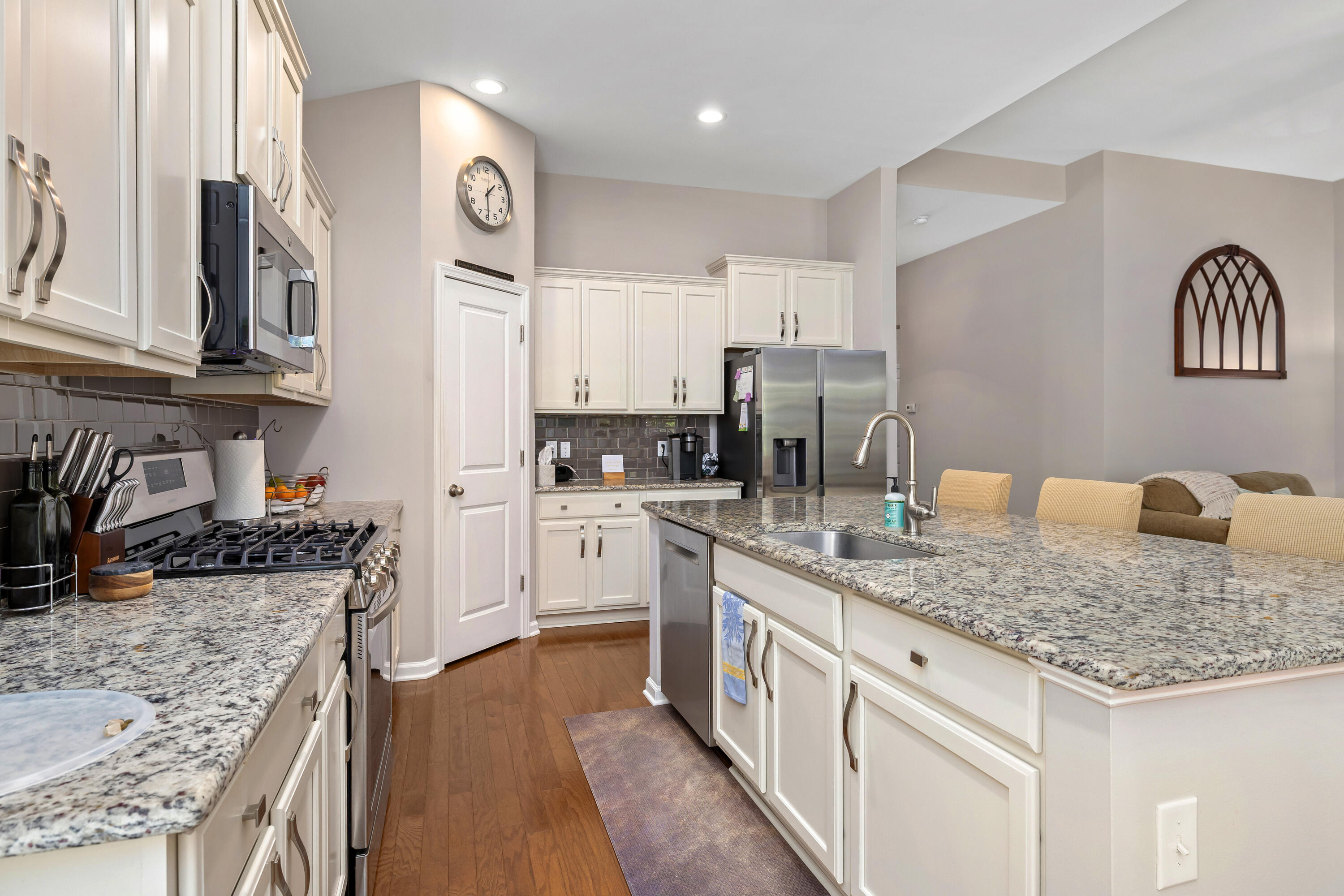 2412 Hummingbird Lane