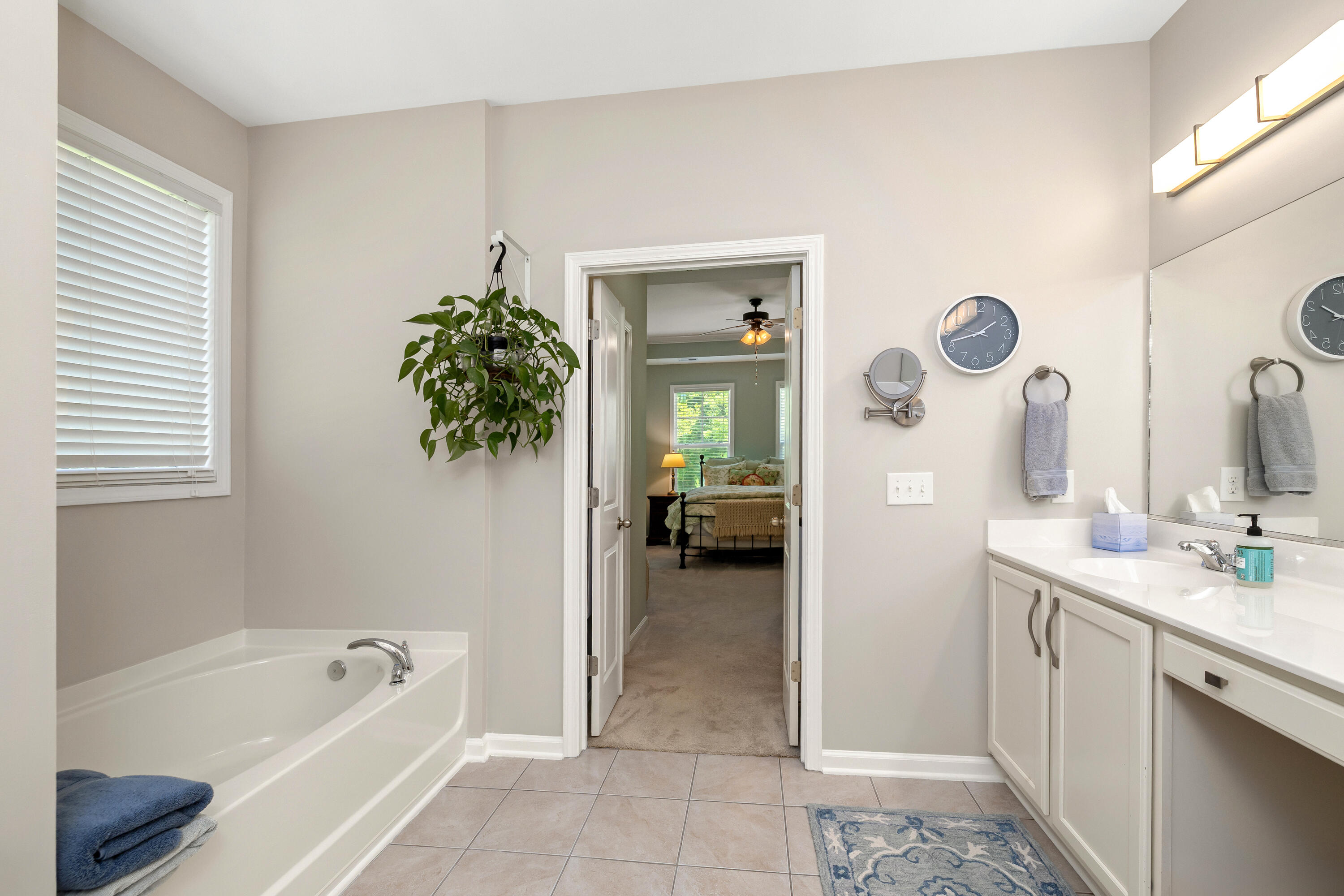 2412 Hummingbird Lane