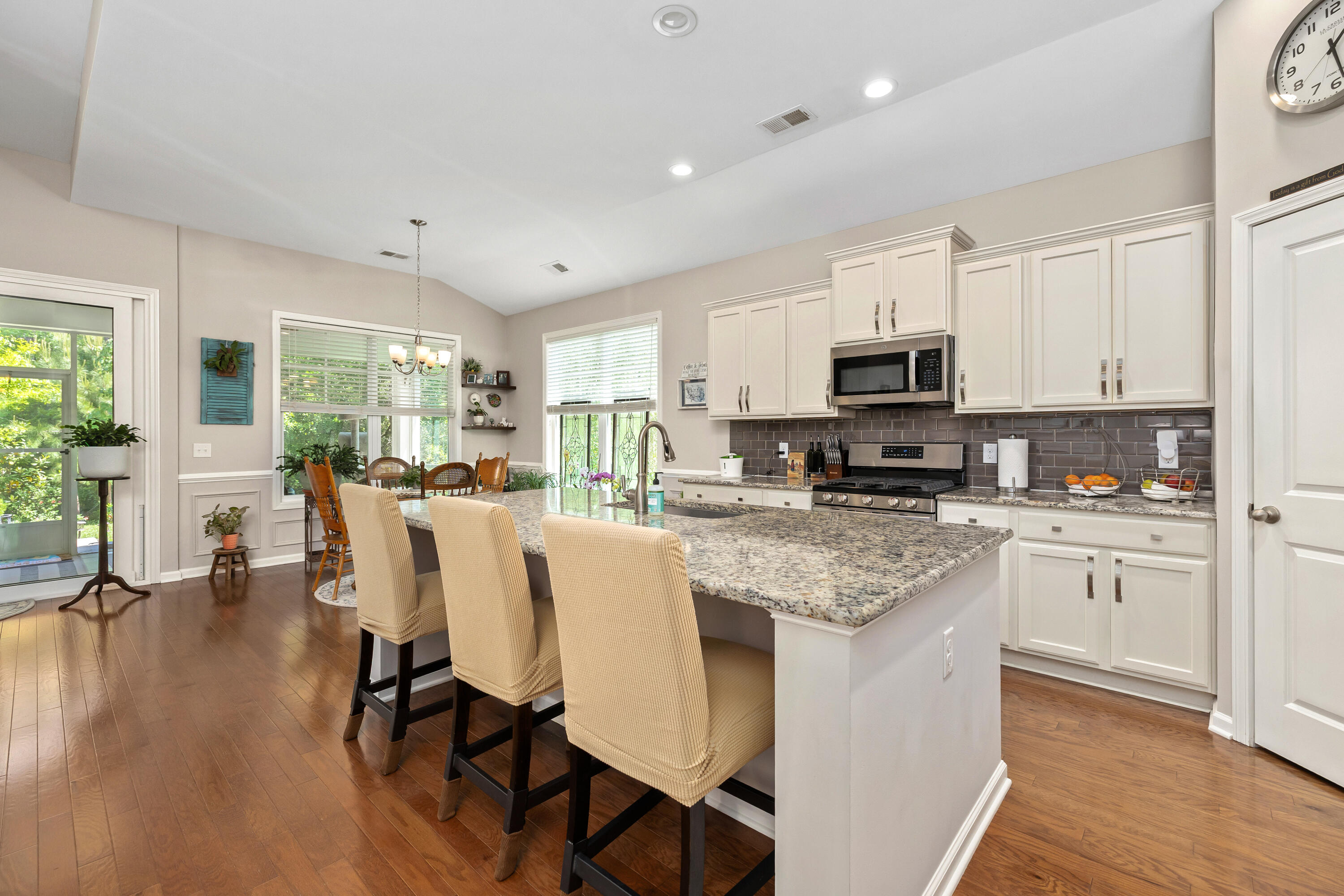 2412 Hummingbird Lane