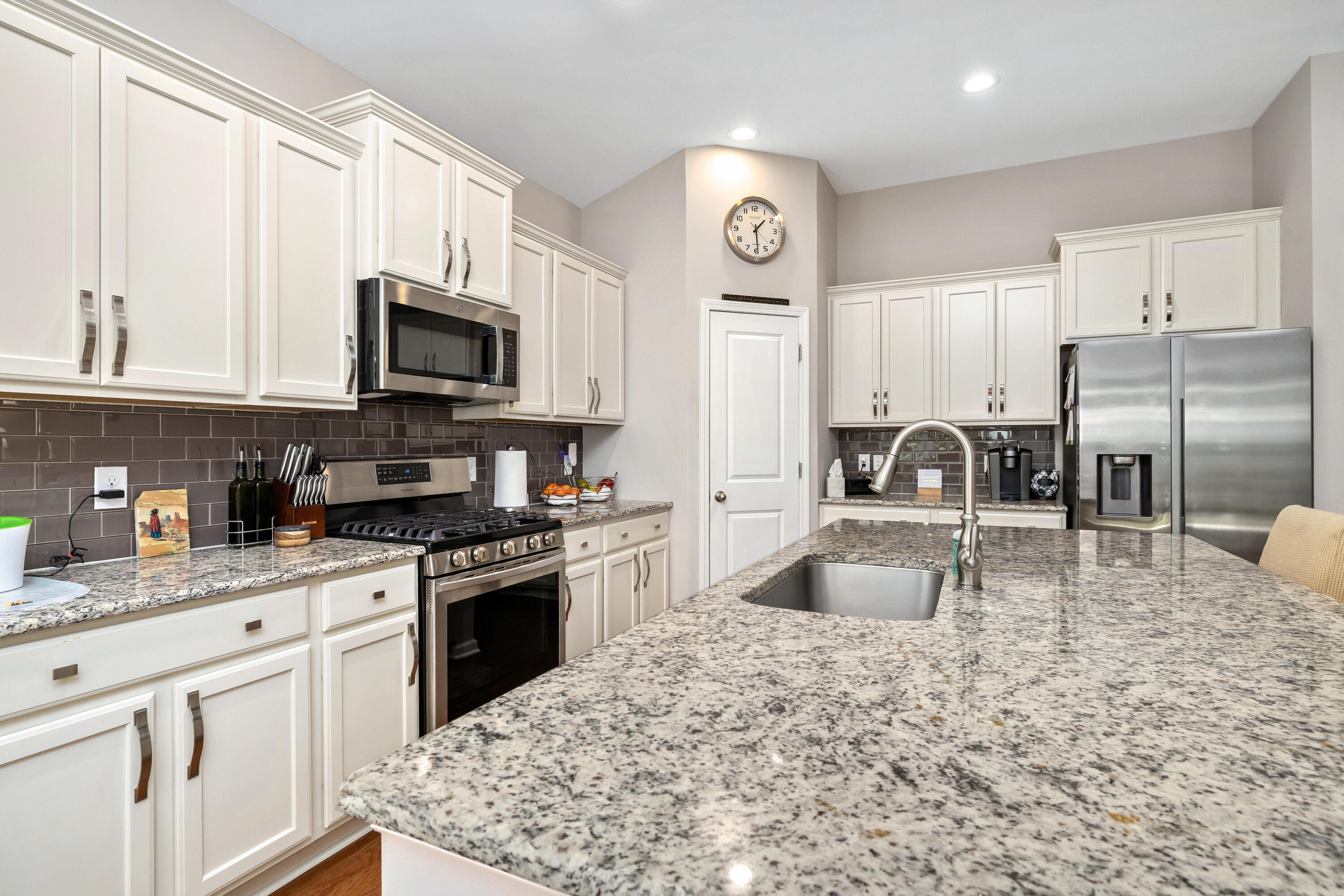 2412 Hummingbird Lane