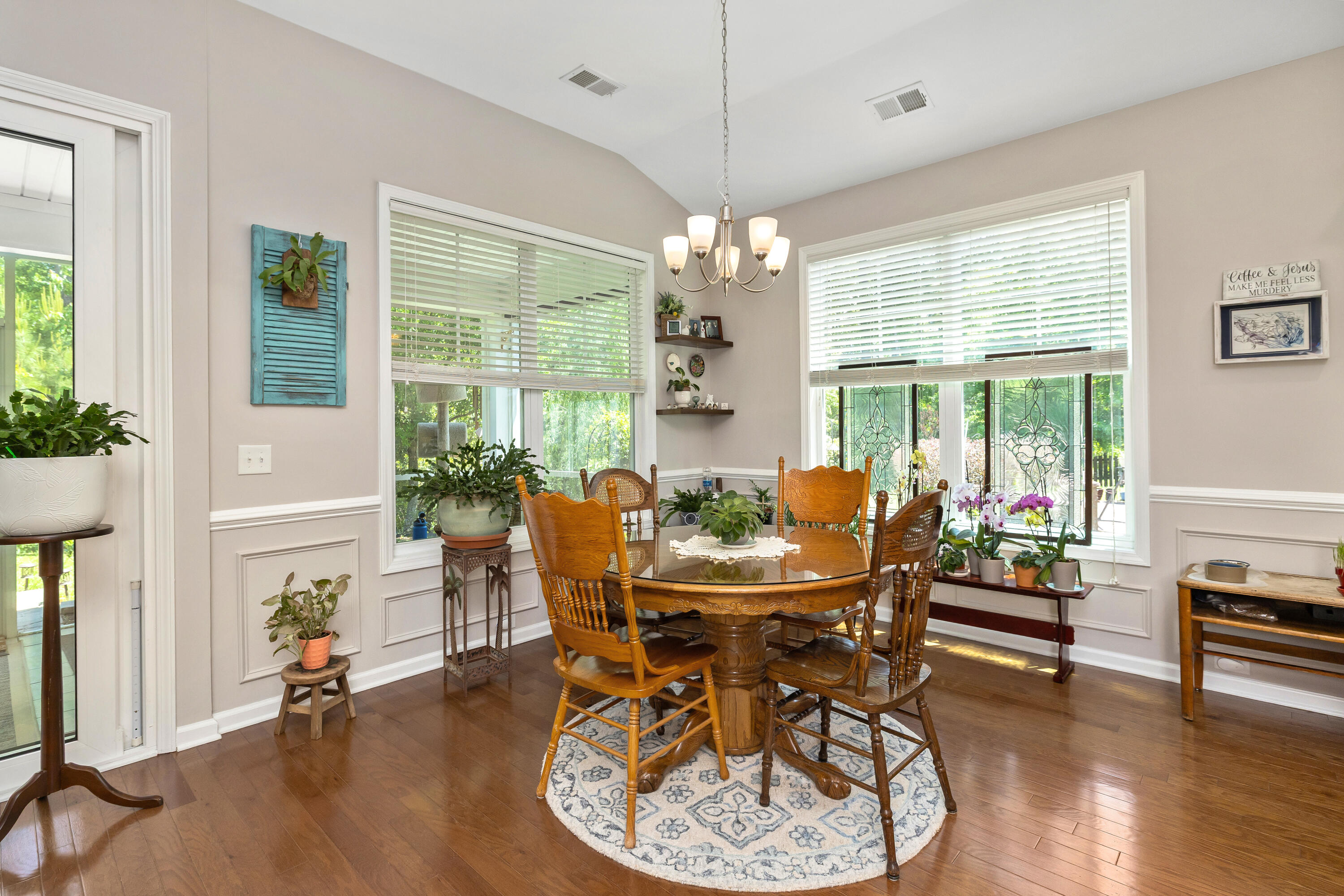 2412 Hummingbird Lane