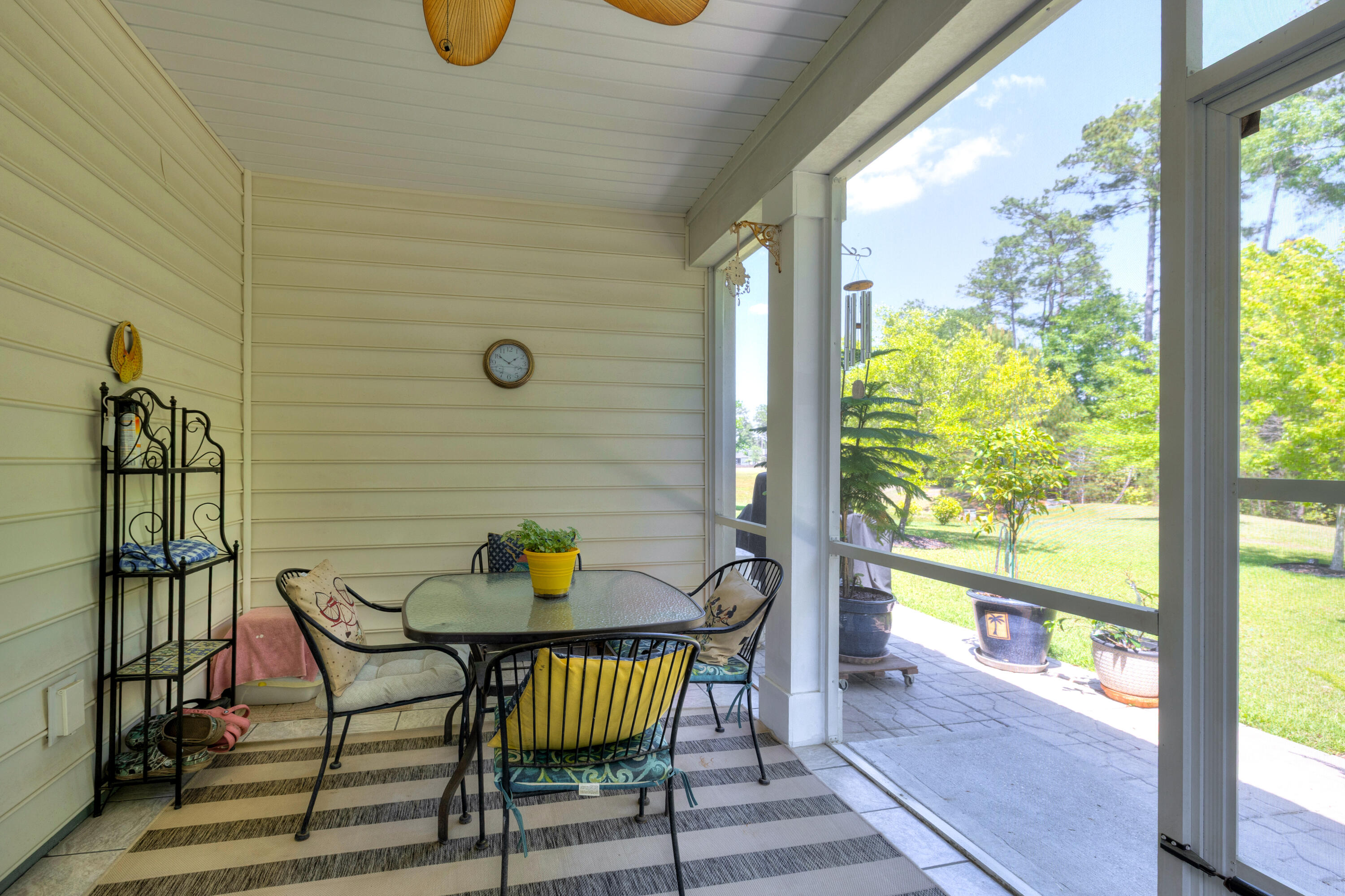 2412 Hummingbird Lane