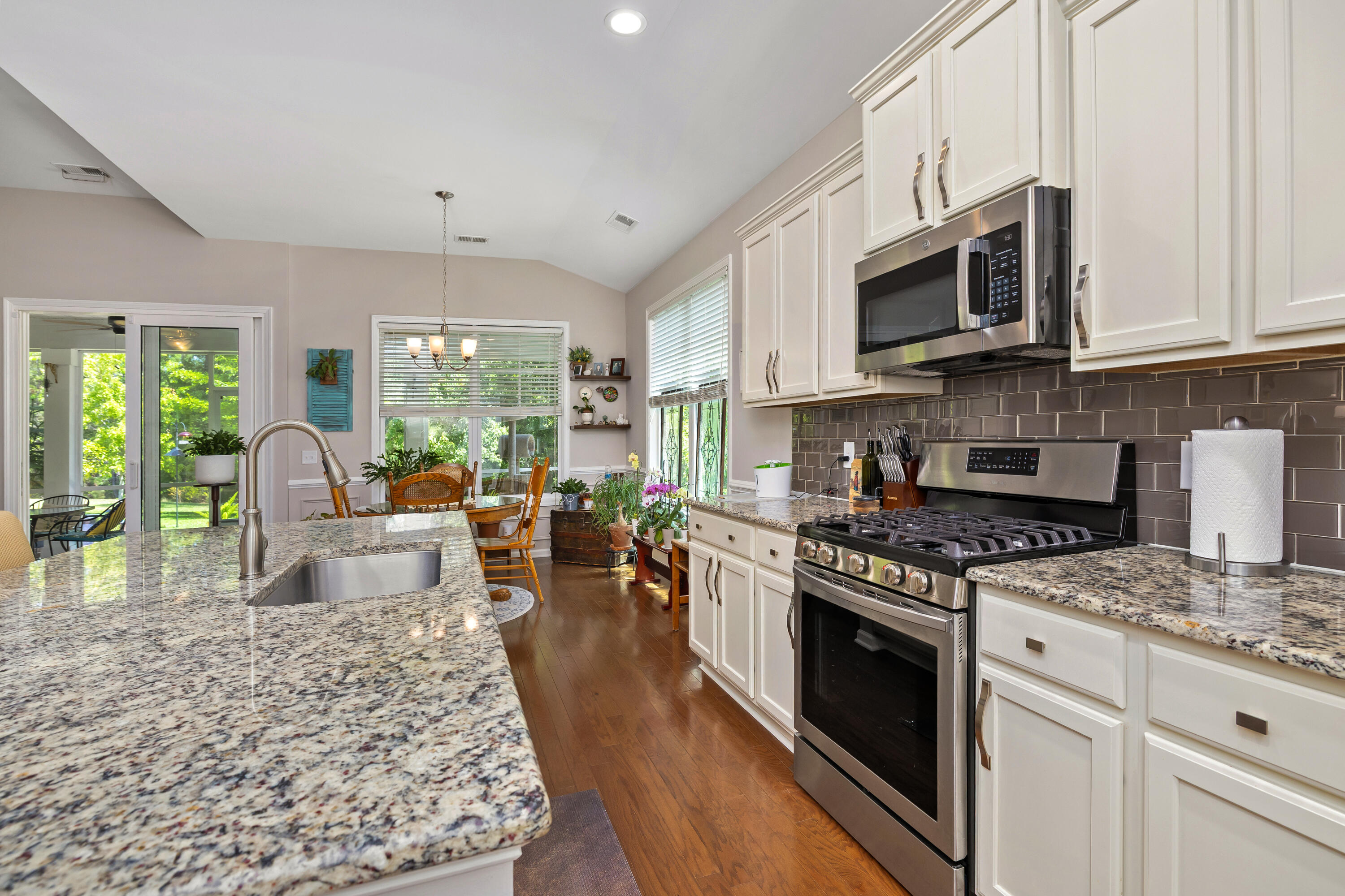 2412 Hummingbird Lane