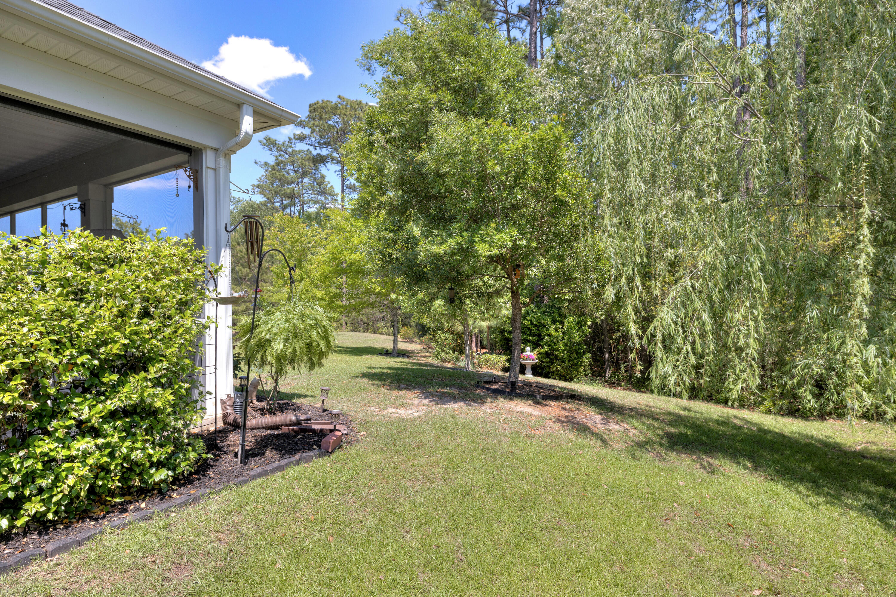 2412 Hummingbird Lane