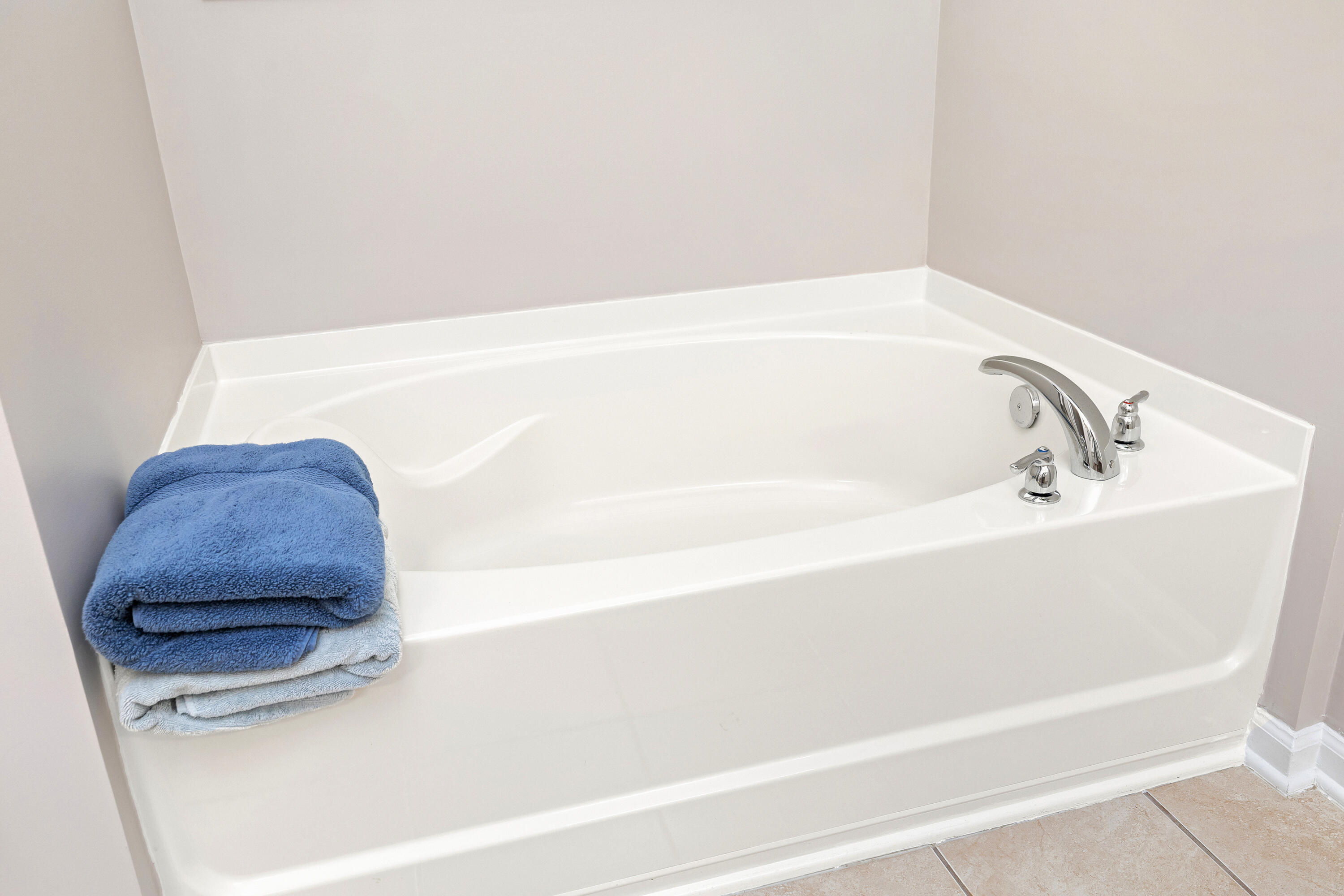 2412 Hummingbird Lane