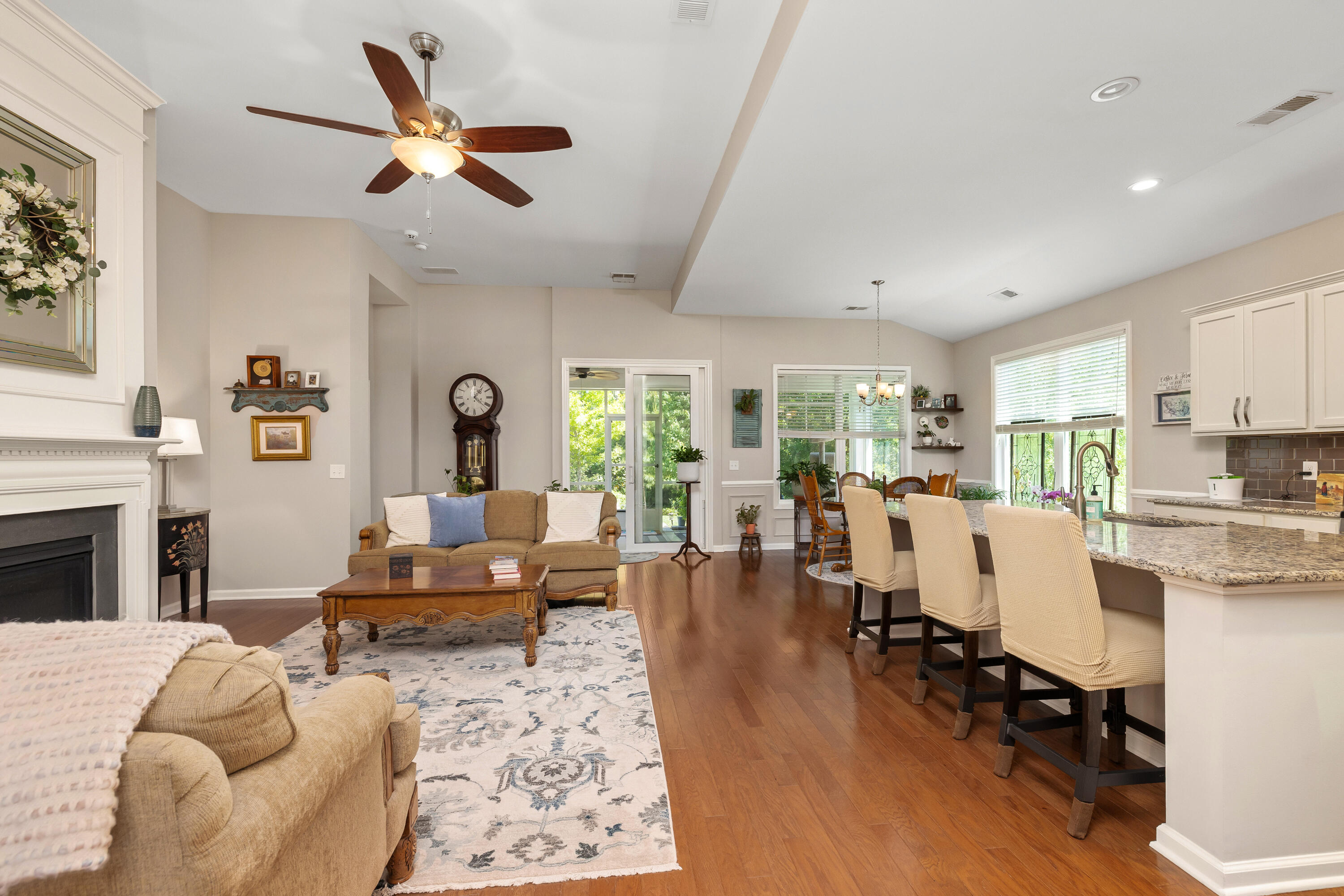 2412 Hummingbird Lane