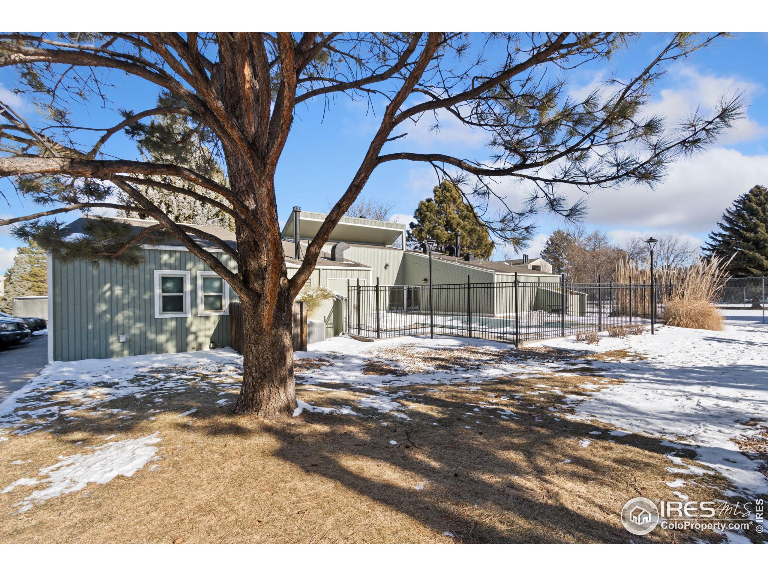 512 E Monroe Dr C338