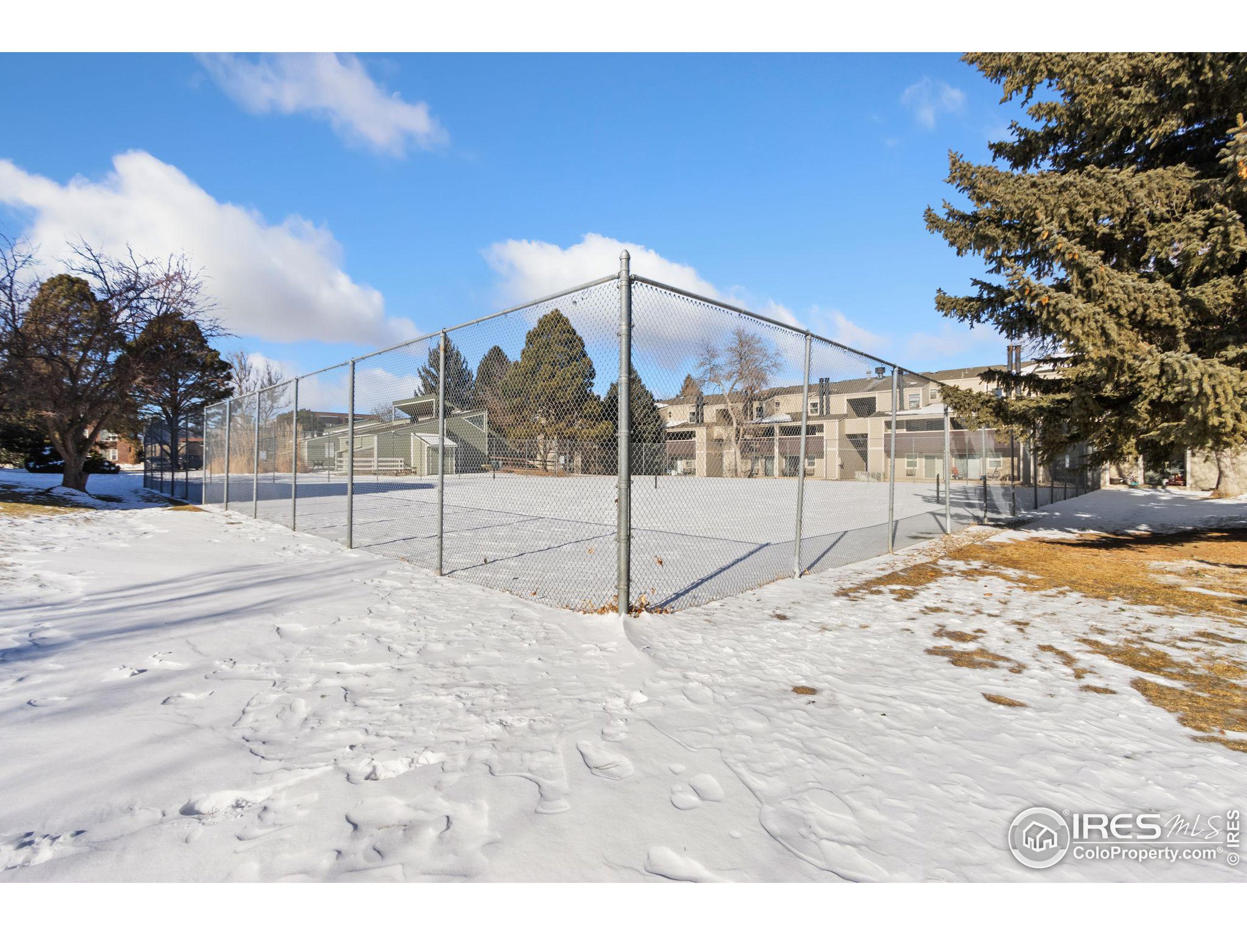 512 E Monroe Dr C338