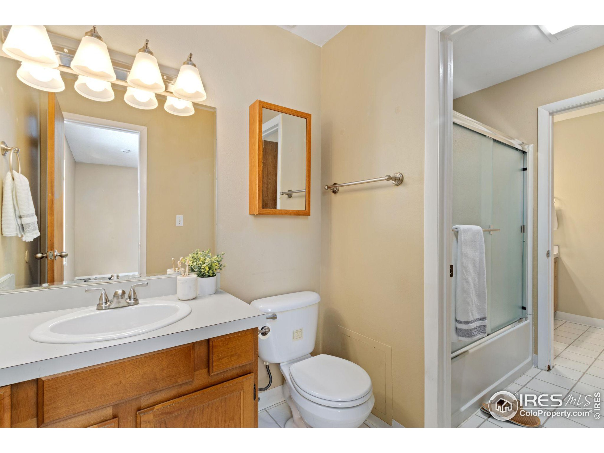 512 E Monroe Dr C338