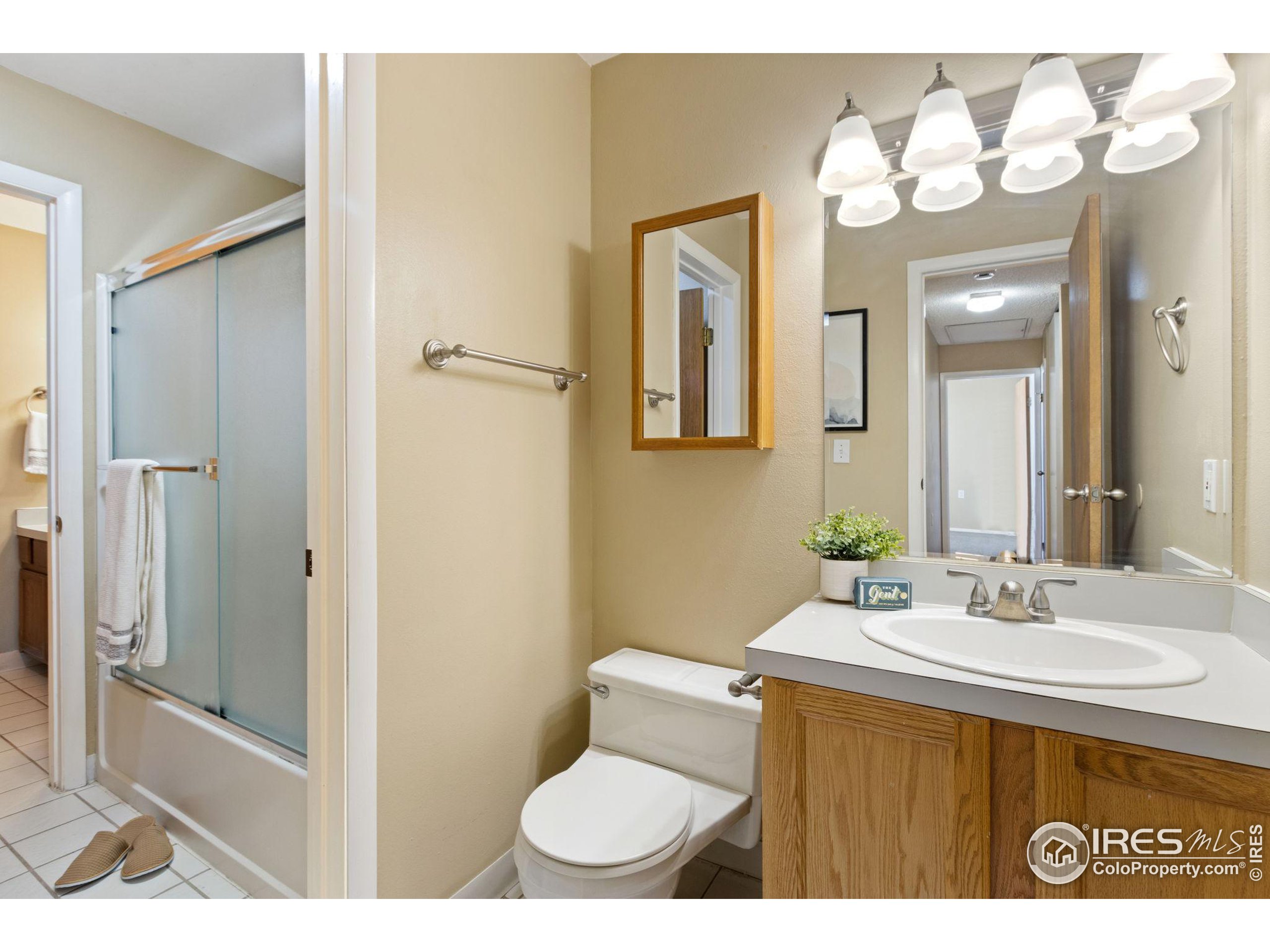 512 E Monroe Dr C338