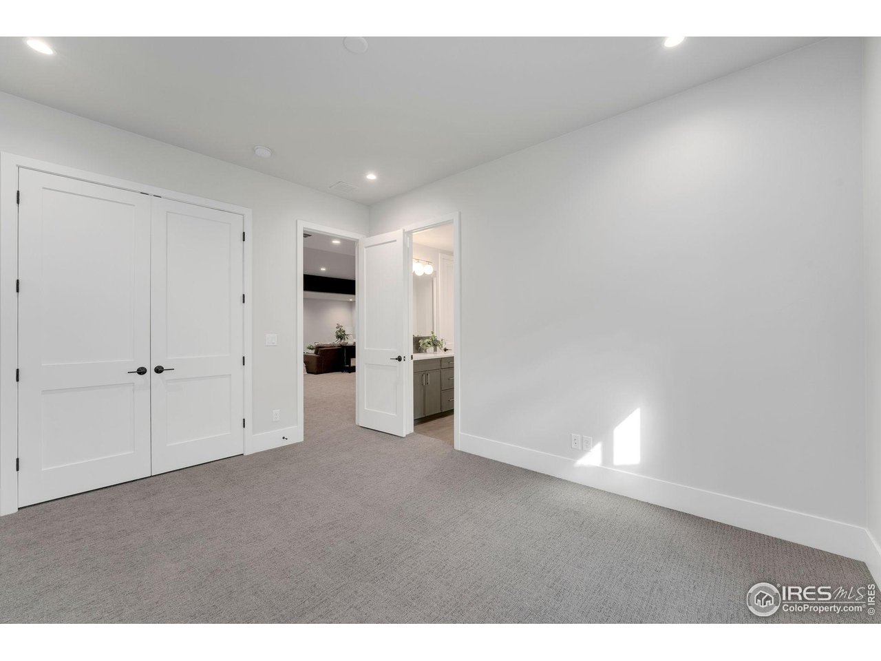 6408 Foundry Ct