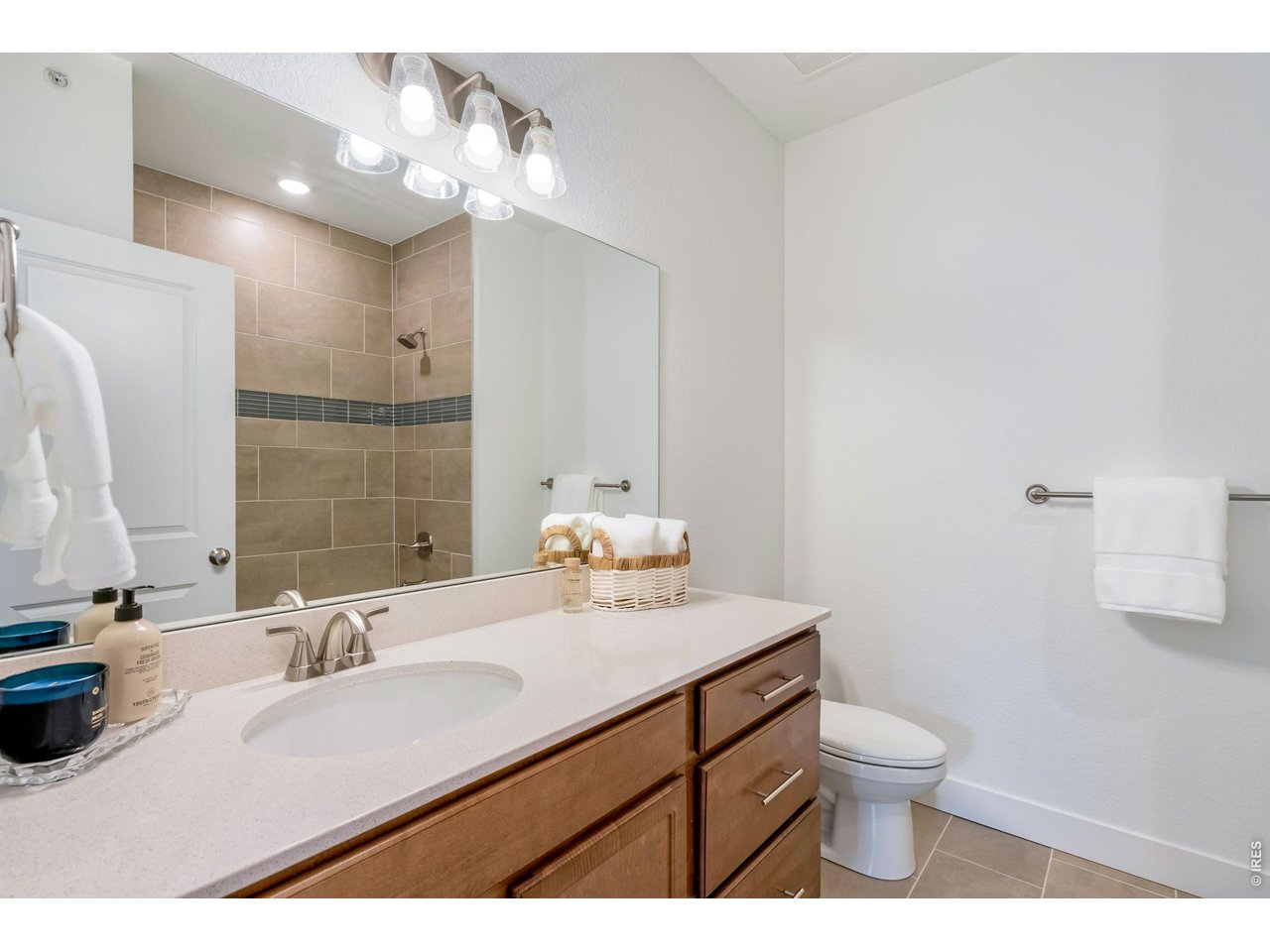 6826 School House Dr 204