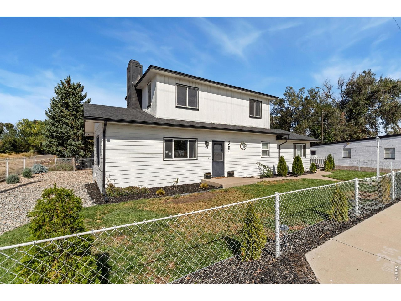 201 E 4th Ave