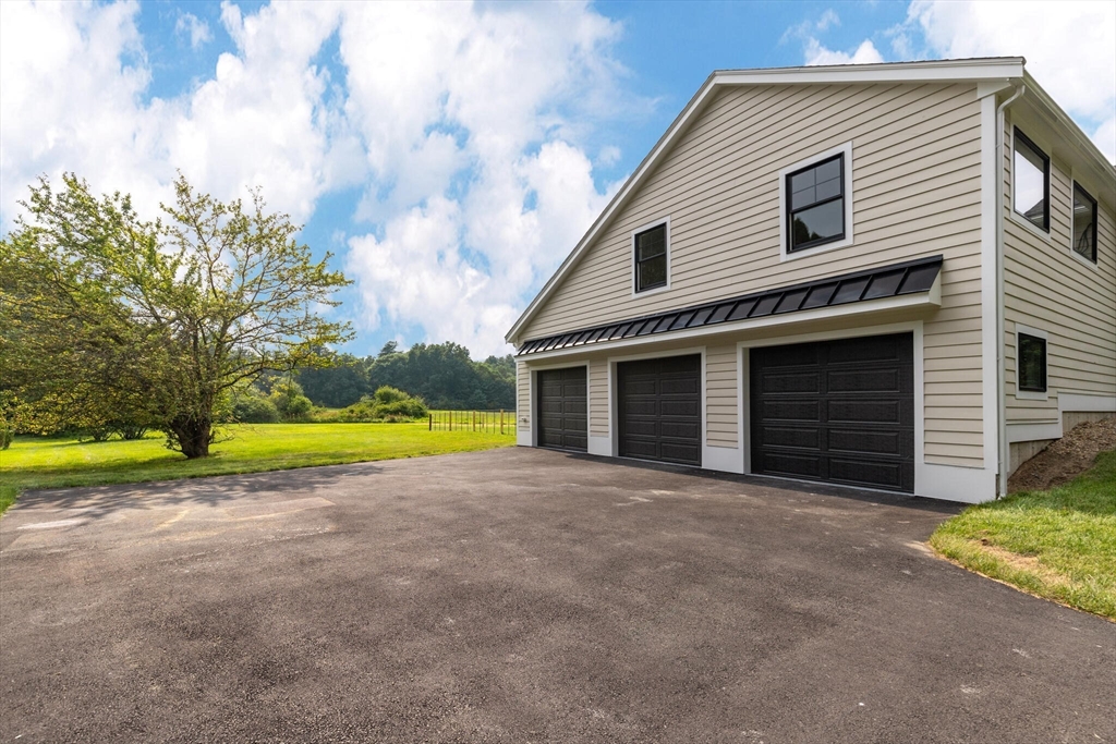 15 Rowley Bridge Rd