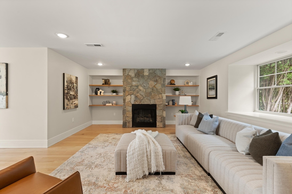 15 Rowley Bridge Rd