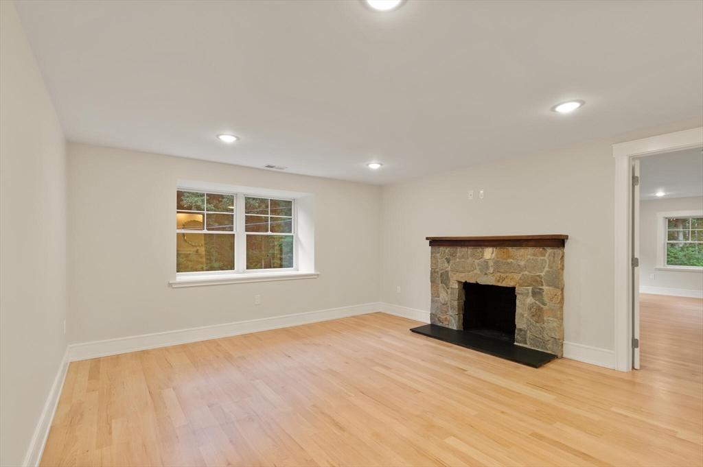 15 Rowley Bridge Rd