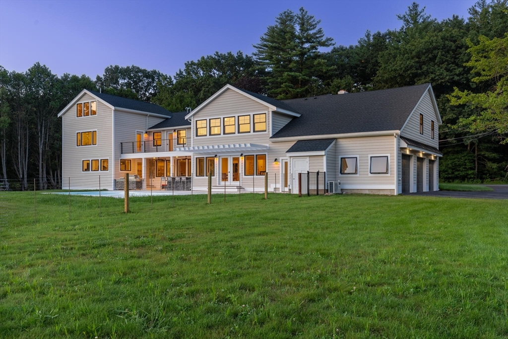 15 Rowley Bridge Rd