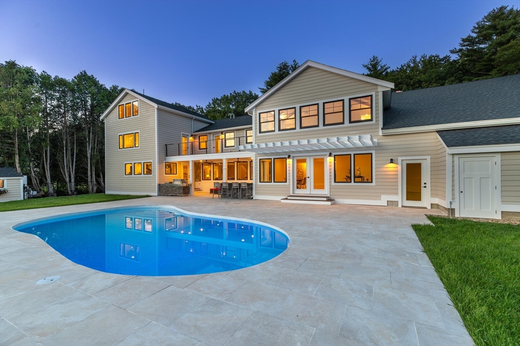 15 Rowley Bridge Rd