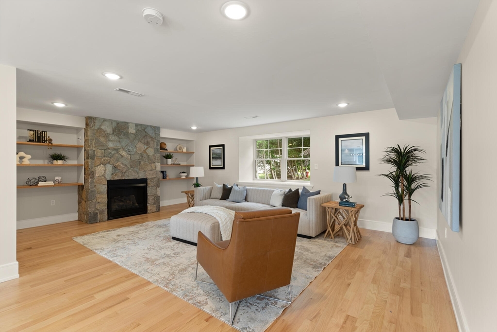 15 Rowley Bridge Rd
