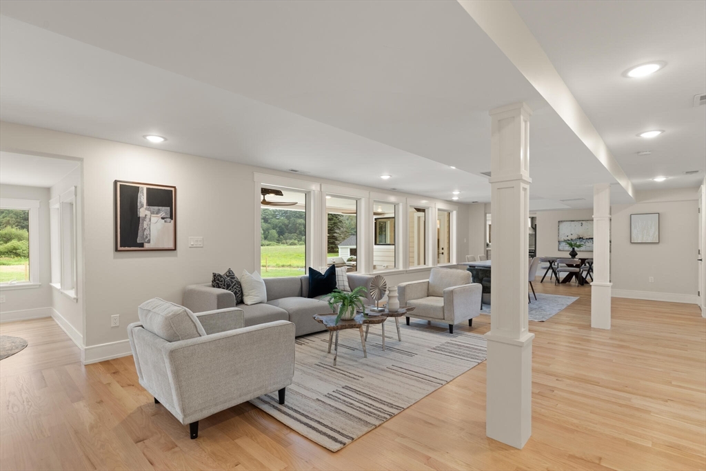 15 Rowley Bridge Rd
