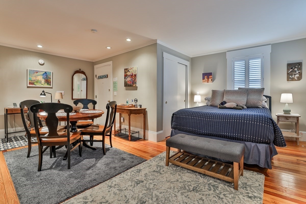 493 Commercial St # 1